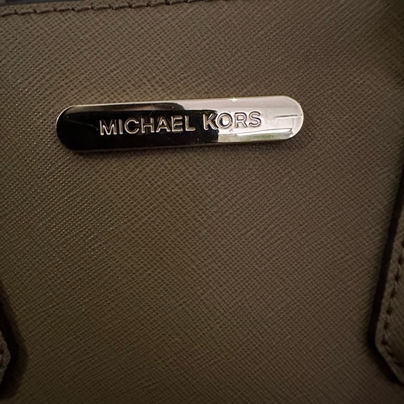Like new Michael Kors Camille Bag - khaki colour - Picture 4 of 8